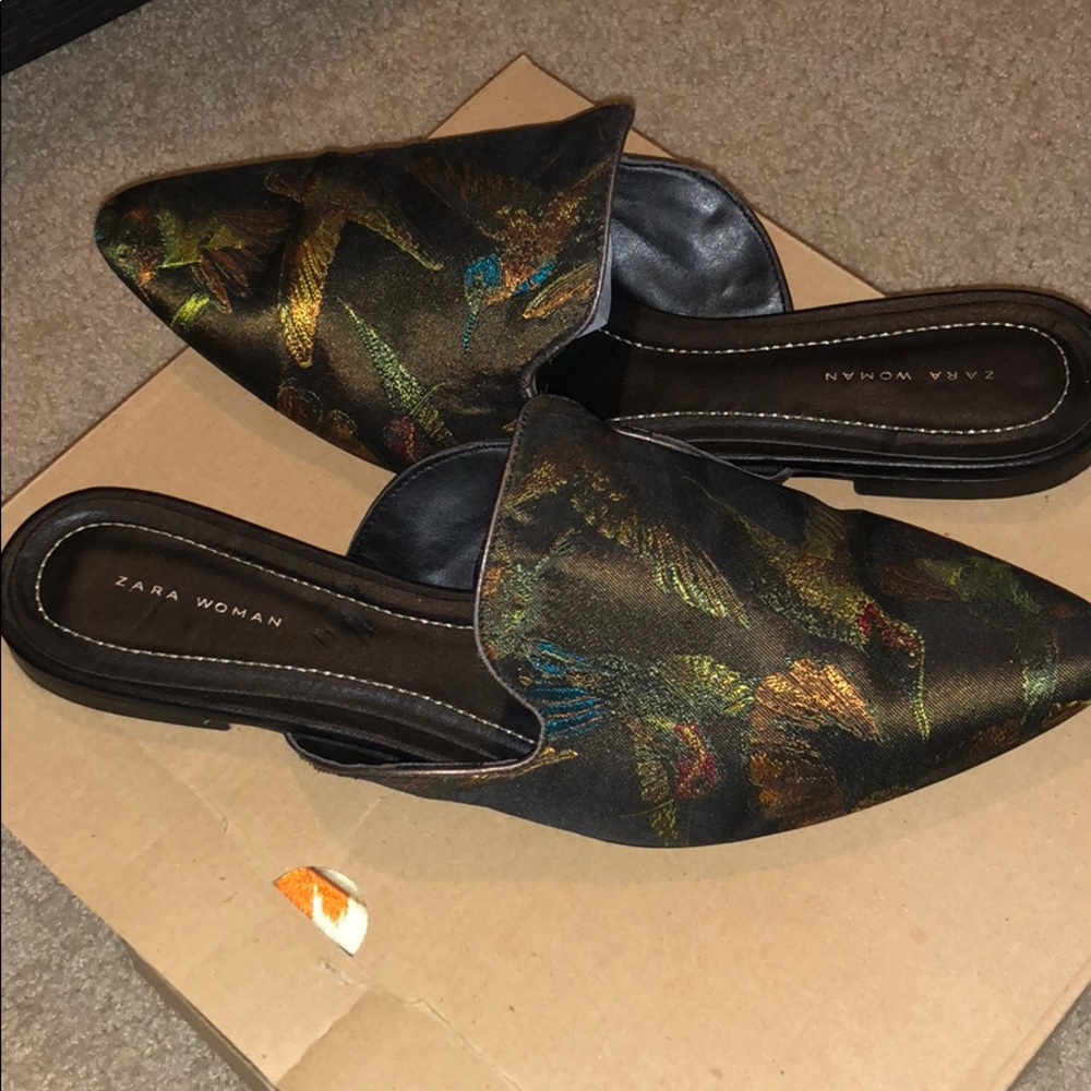 Zara- closed toe slides with crane print